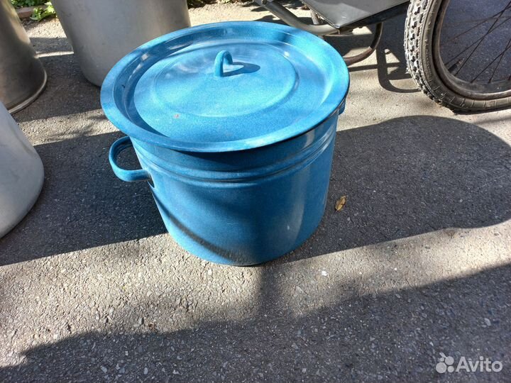 Кастрюля эмалированная с крышкой