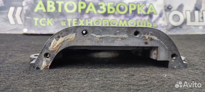 Передняя крышка коленвала VolksWagen Golf 3