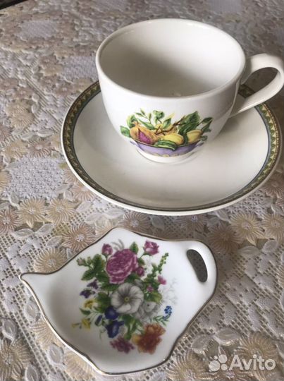 Большая чашка с блюдцем