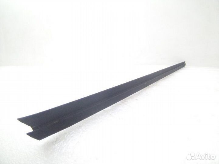 Уплотнитель стекла двери передний правый Lexus