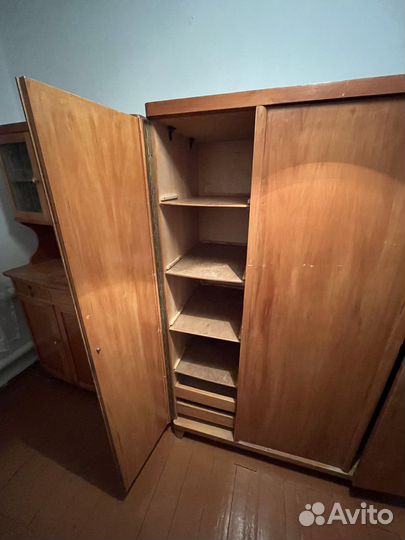 Шкаф