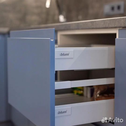 Кухня на заказ петли Blum