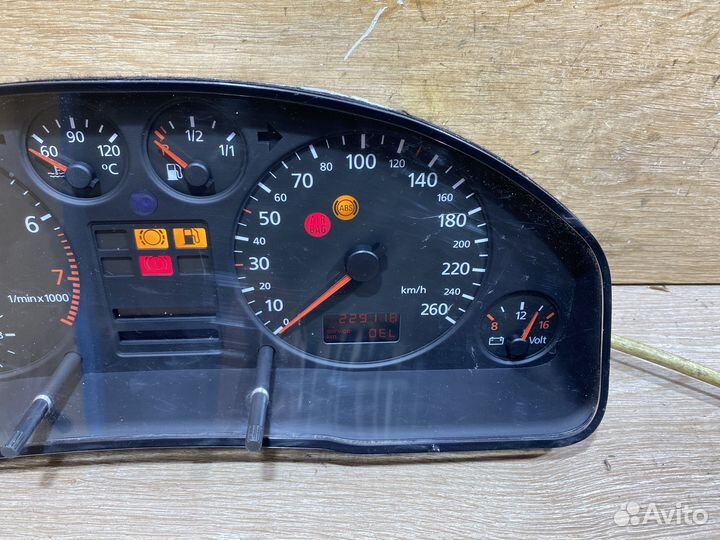 Панель приборов Audi A6 C5 бензин 1121276