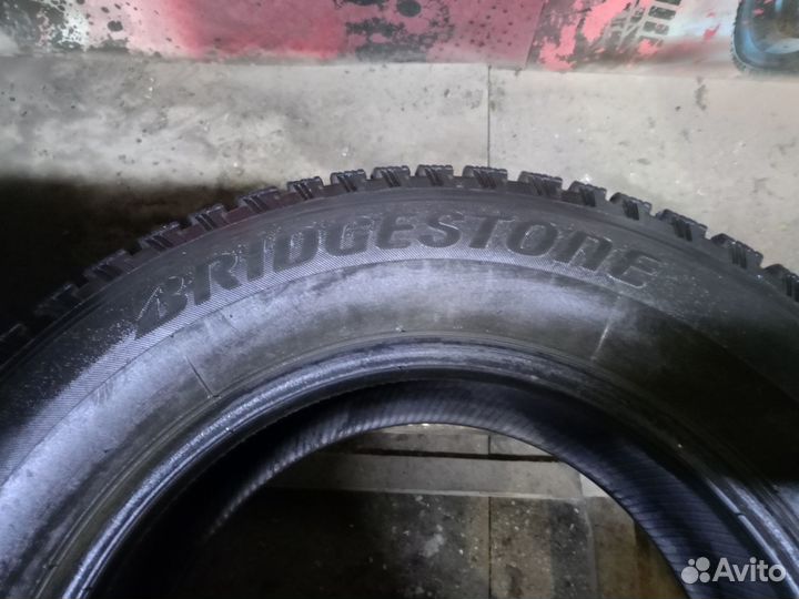 Bridgestone Blizzak Spike-01 205/70 R15