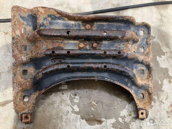 Кронштейн кпп S350 221