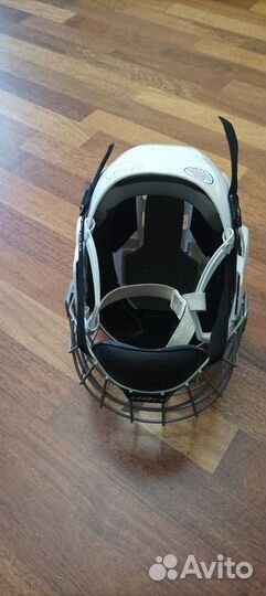 Хоккейный шлем