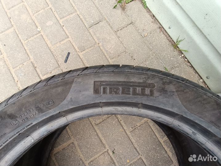 Pirelli P Zero 275/40 R19