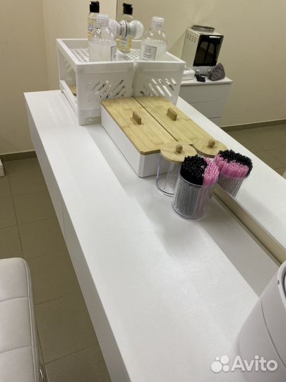 Столик для бровиста