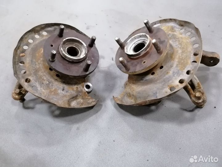 Кулак поворот.перед.Nissan Bluebird CD20 2.0 1987