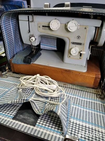 Швейная машина Подольск 142