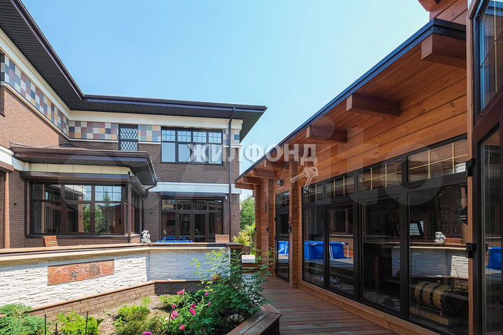 Коттедж 686,5 м² на участке 9 сот.