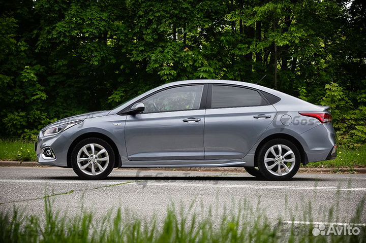 Накладки на пороги на Hyundai Solaris 2