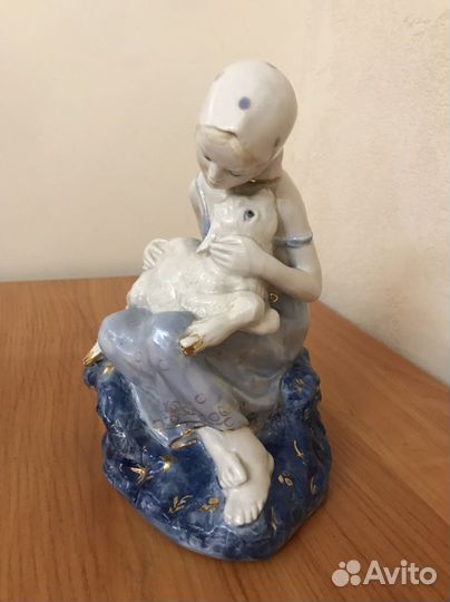 Статуэтка времен СССР