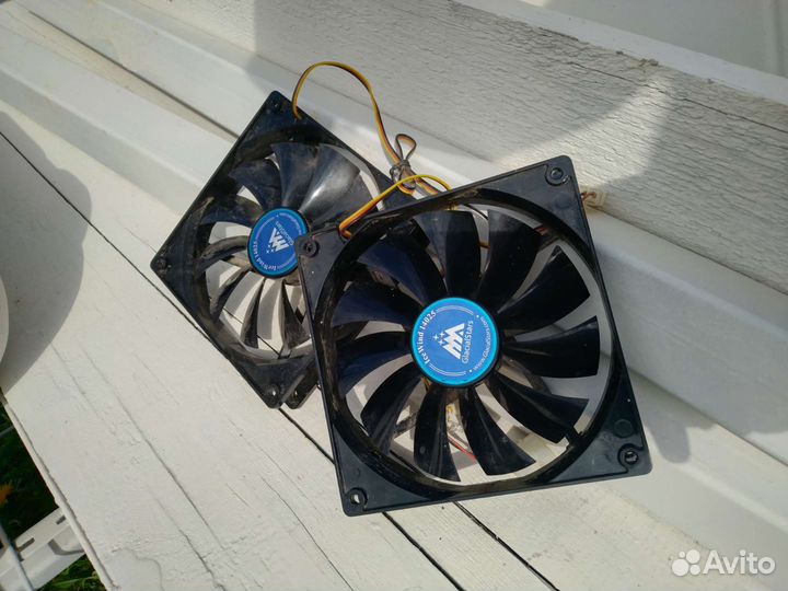 Вентилятор 140 мм 12v
