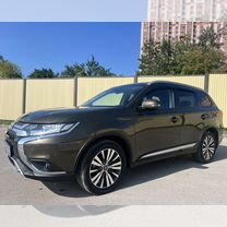 Mitsubishi Outlander 2.0 CVT, 2020, 62 000 км, с пробегом, цена 2 590 000 руб.