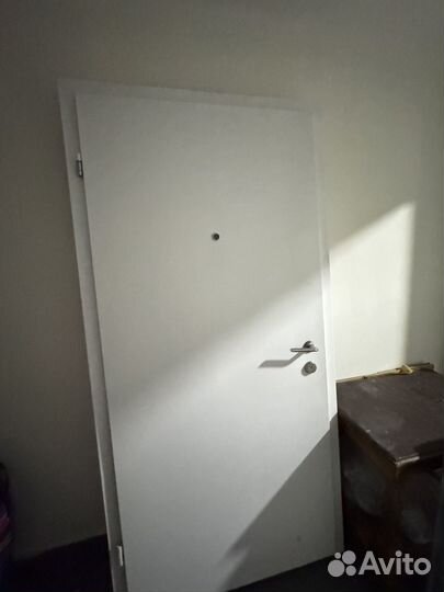 Дверь входная белая