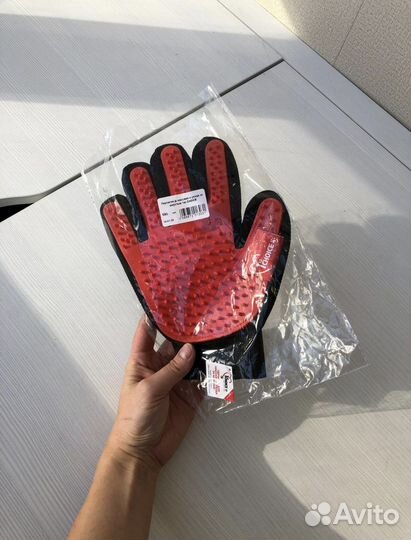 Перчатка для вычесывания шерсти новая