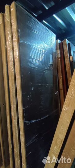 Двери на 210 см шпон с коробкой с витрины