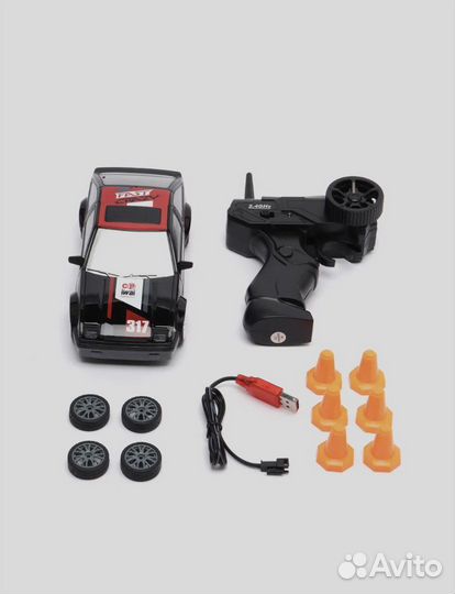 Машина на радиоуправлении для дрифта