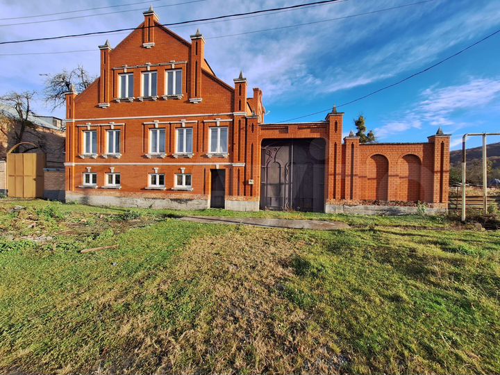 Дом 236 м² на участке 25 сот.