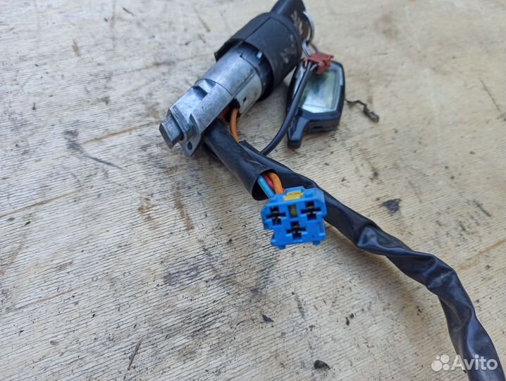 Замок зажигания с ключом Peugeot 206