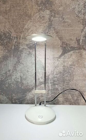 Настольная лампа
