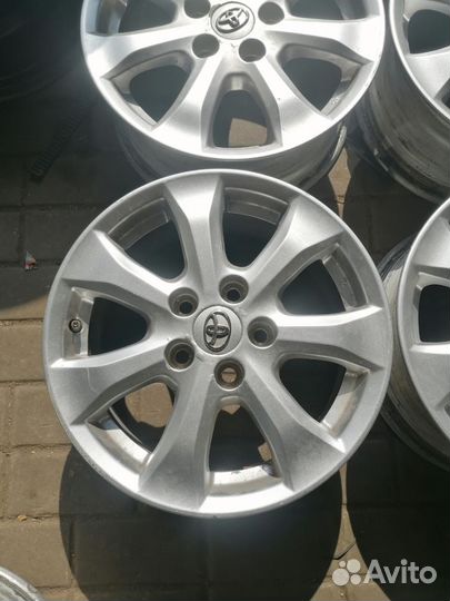 Диски литые оригинальные R16 на Toyota