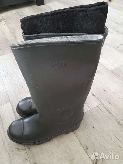 Резиновые сапоги с железными носами