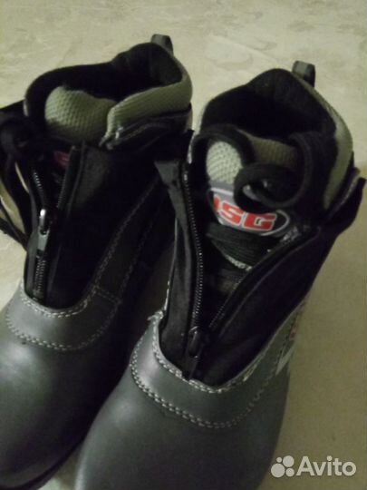 Продам лыжные ботинки