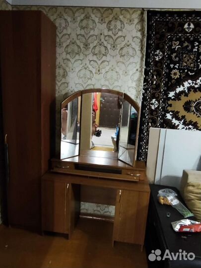 Трюмо с зеркалом