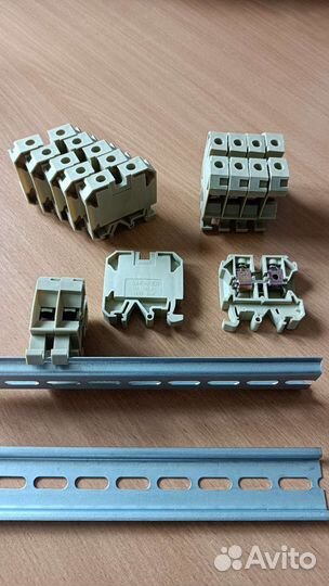 Самоклеящаяся этикетка: 50х50х50, символ Молния