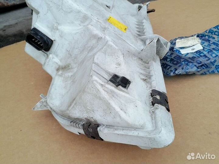 Фара правая для Ford Galaxy 1995-2006 0301048312