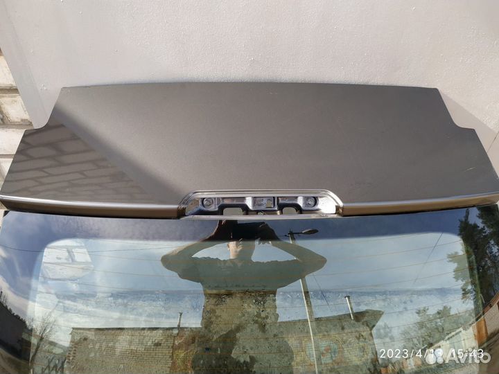 Продам дверь багажника