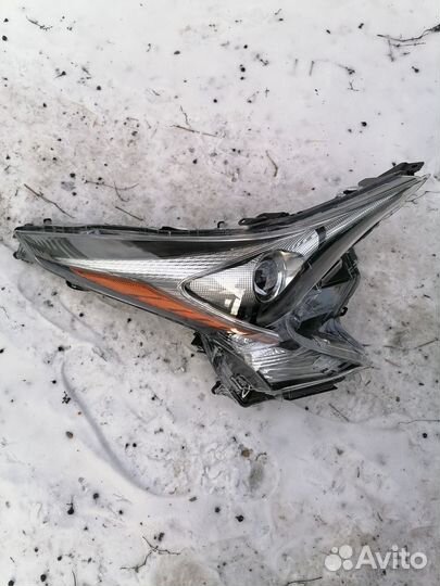 Передние фары на Приус 50 кузов
