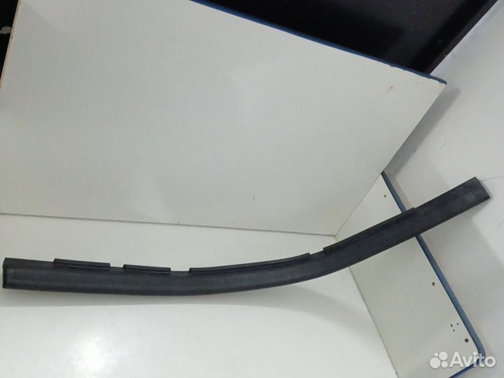 Уплотнительная резинка под капотом BMW F30 F31 F32