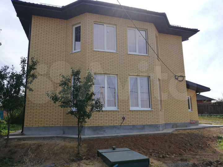 Дом 180 м² на участке 8 сот.