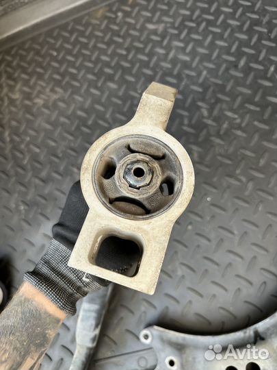 Рычаг передней подвески правый 1k0407152BC