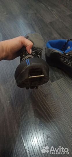 Лыжные ботинки