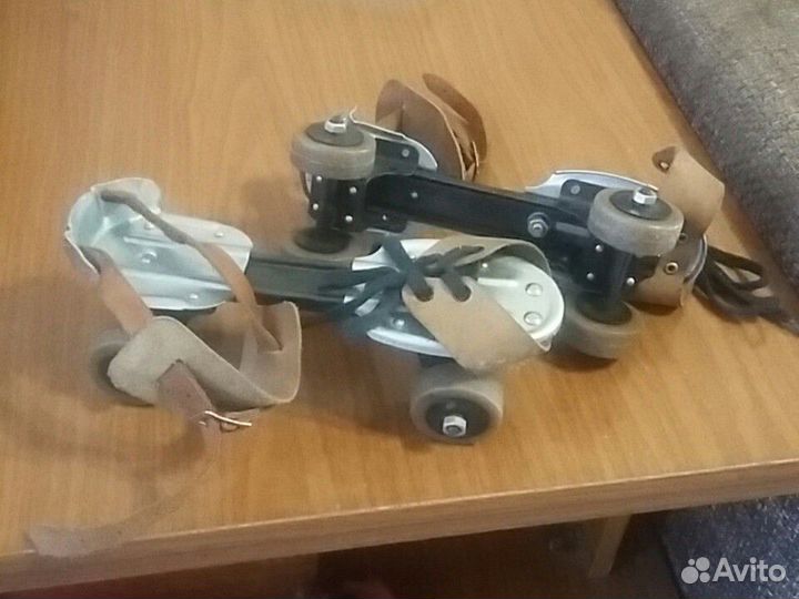 Роликовые коньки (ретро )