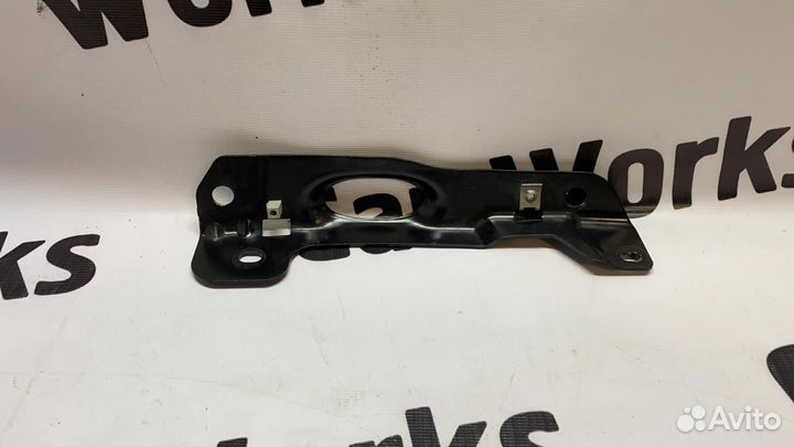 Кронштейн воздуховода BMW E60