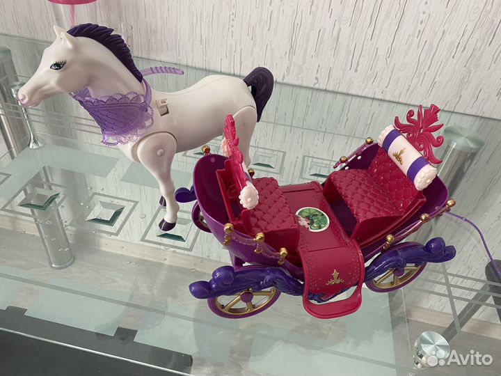 Лошадь с каретой