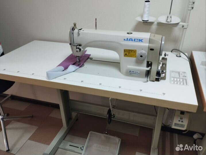 Прямострочная швейная машина Jack