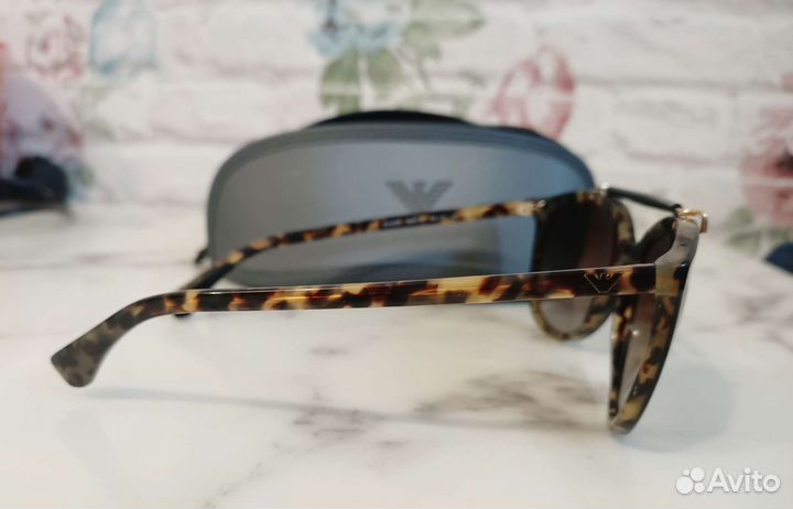 Солнцезащитные очки Armani