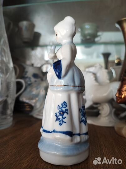 Статуэтка фарфор девушка