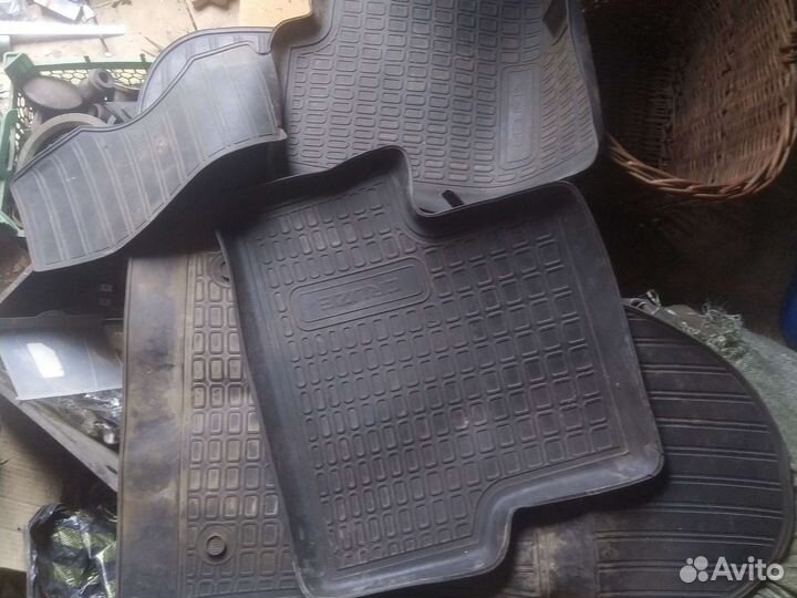 Комплект резиновых ковриков на шевроле круз