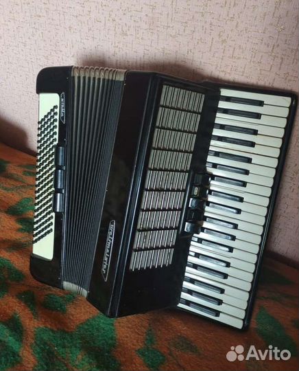 Аккордеон Weltmeister Stella