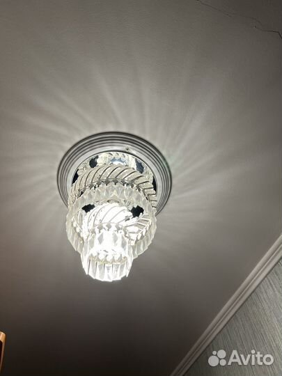 Люстра для дома белая красивая