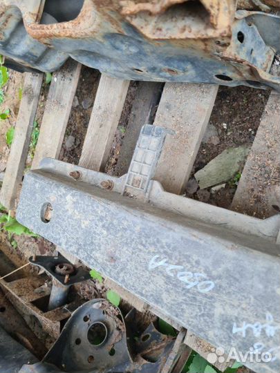 Усилитель бампера задний Kia Cerato 1 2006