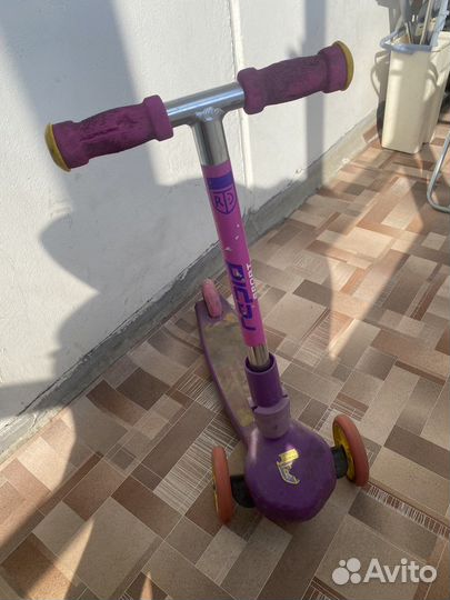 Самокат трехколесный
