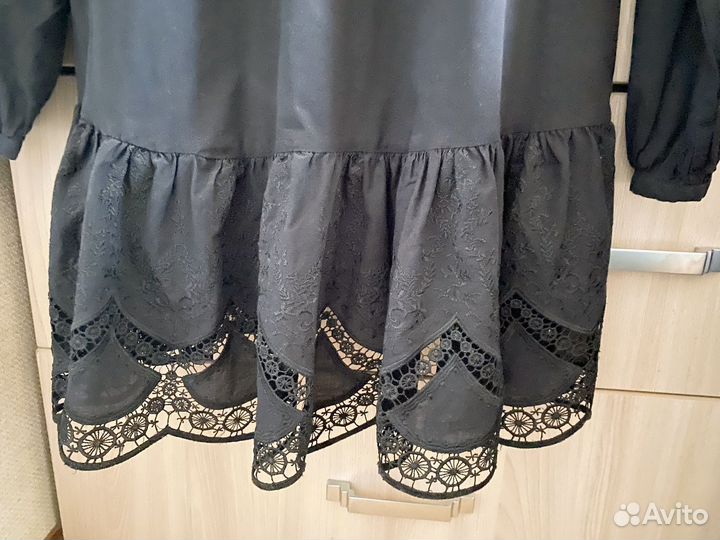 Удлиненная нарядная блузка Reserved с оборкой